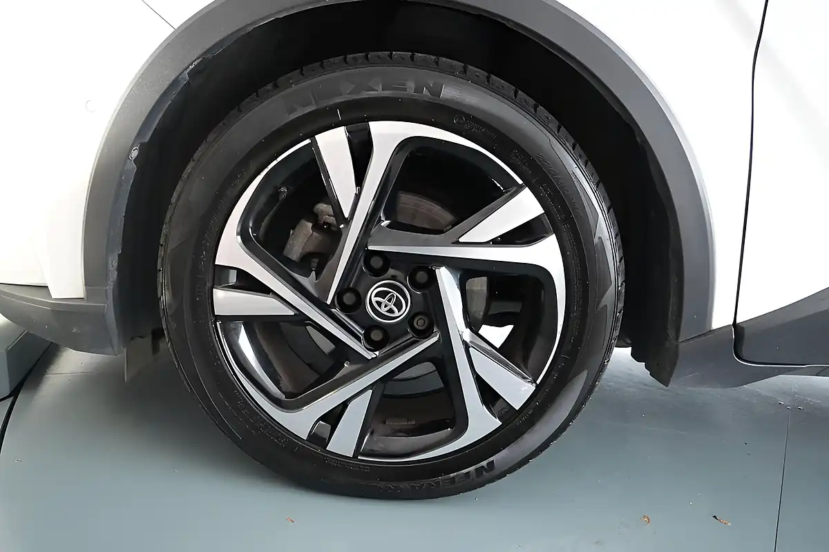 Used 2023 Toyota C-Hr Design White - Interior and Exterior details 15
