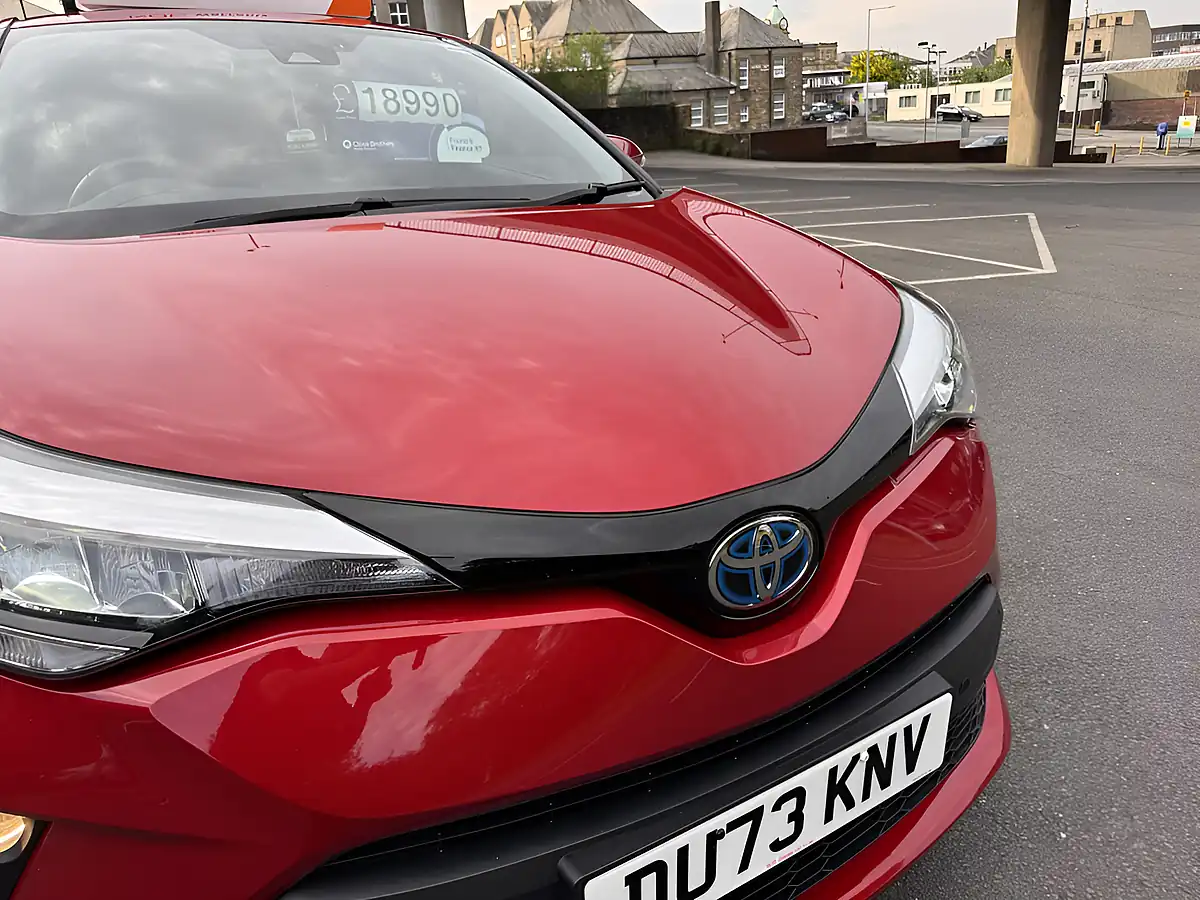 Used 2023 Toyota Chr Design Red - Interior and Exterior details 8