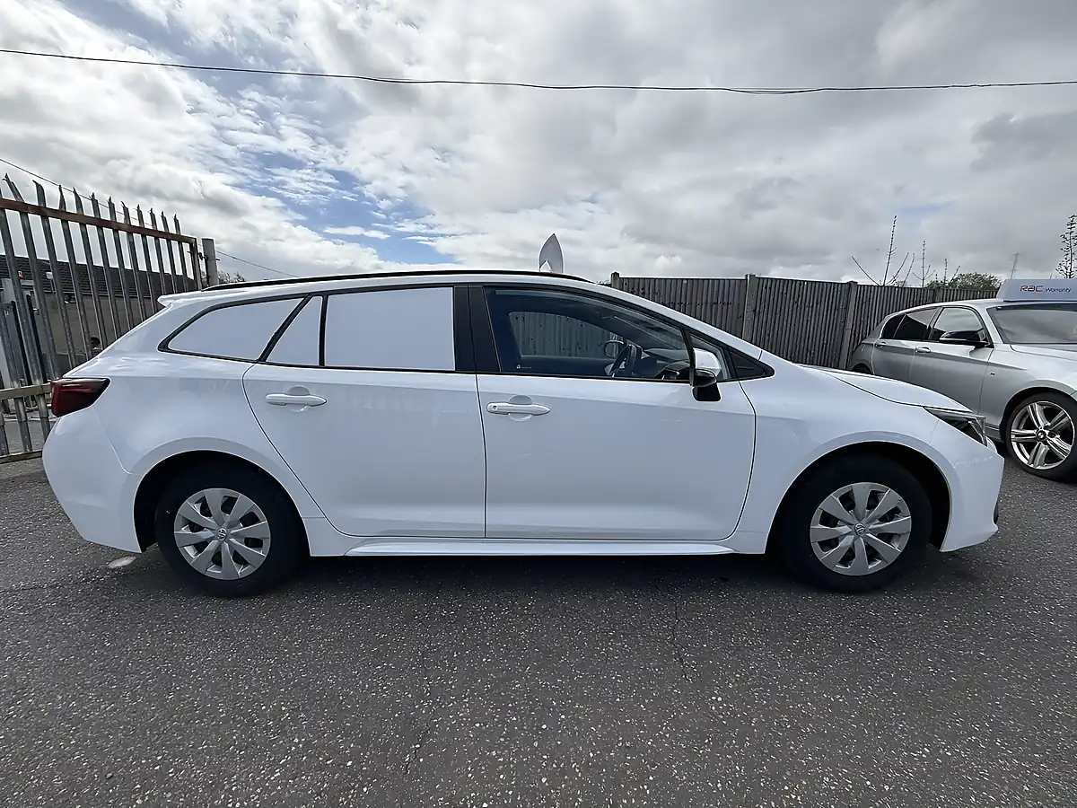 Used 2023 Toyota Corolla White - Interior and Exterior details 18