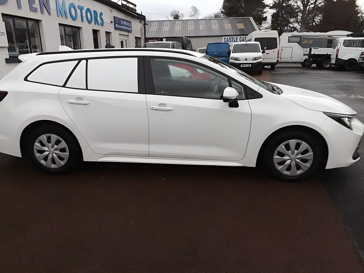 Used 2023 Toyota Corolla White - Interior and Exterior details 12