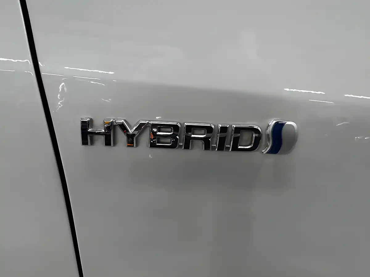 Used 2023 Toyota Estima Aeras White - Interior and Exterior details 12