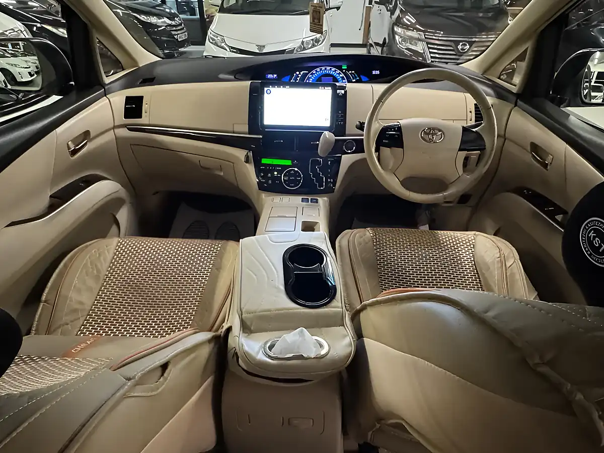Used 2023 Toyota Estima Aeras White - Interior and Exterior details 13