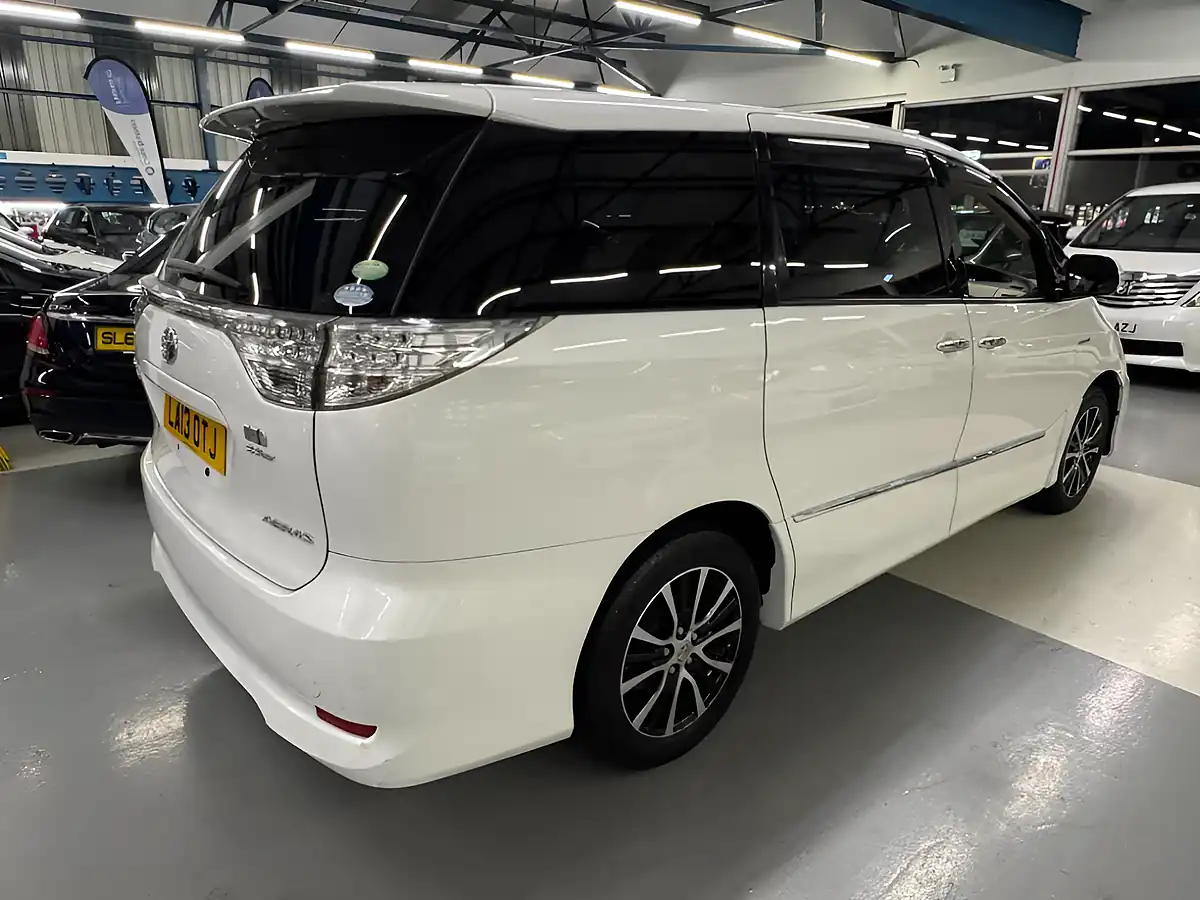 Used 2023 Toyota Estima Aeras White - Interior and Exterior details 16