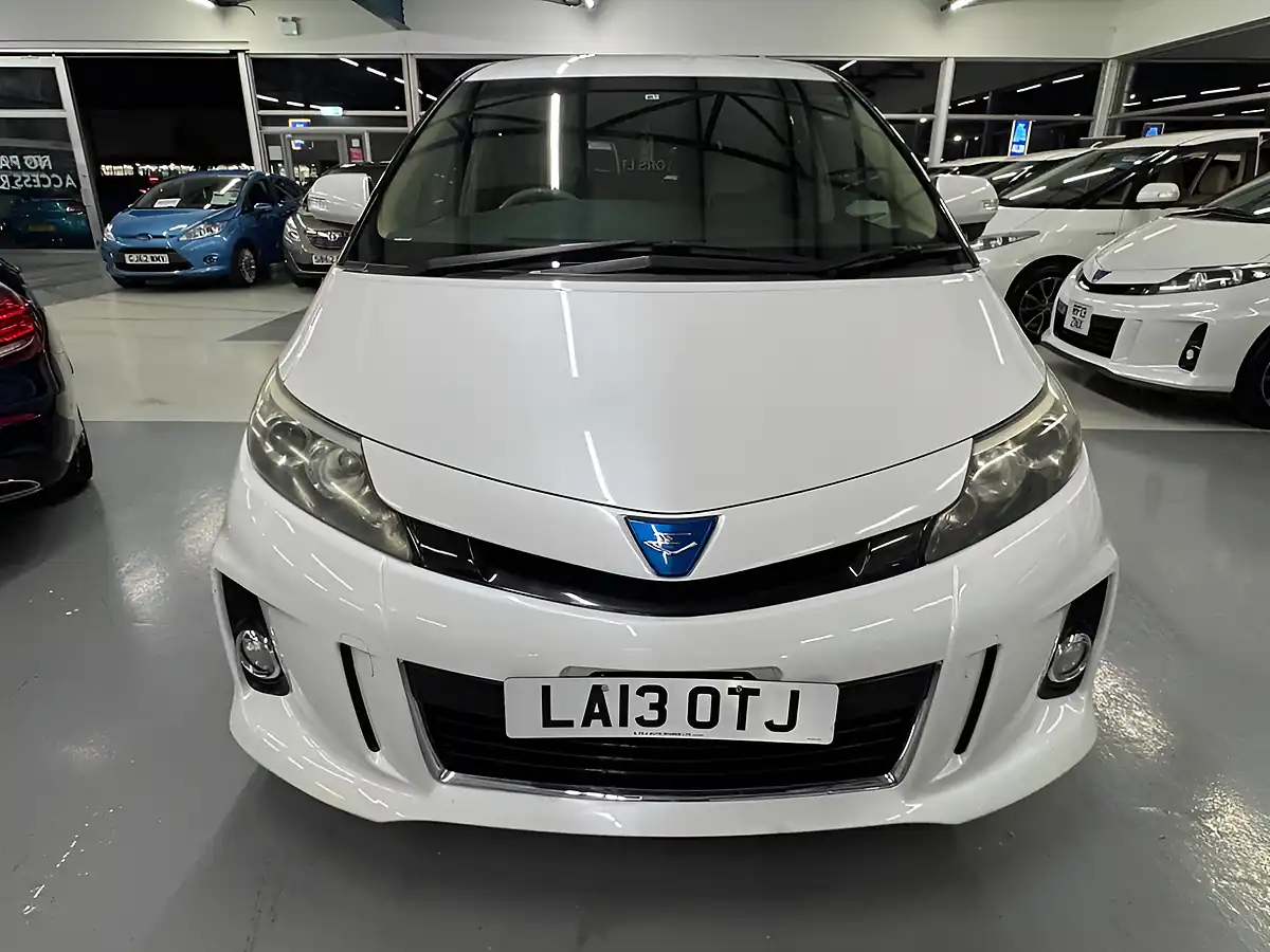Used 2023 Toyota Estima Aeras White - Interior and Exterior details 3