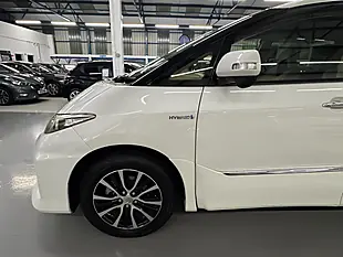 Used 2023 Toyota Estima Aeras White - Interior and Exterior details 6