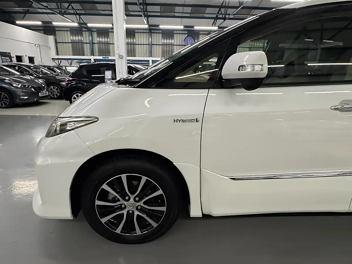 Used 2023 Toyota Estima Aeras White - Interior and Exterior details 6