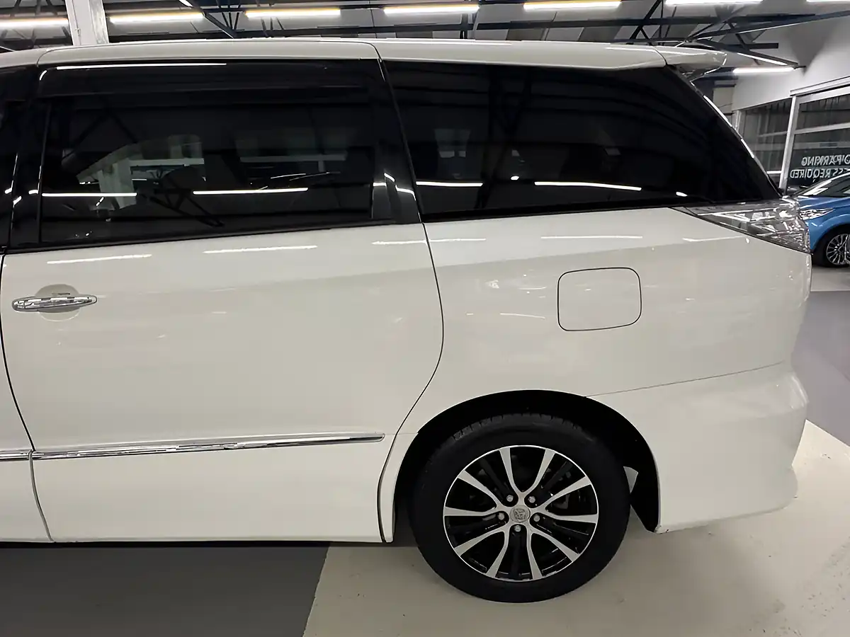 Used 2023 Toyota Estima Aeras White - Interior and Exterior details 8