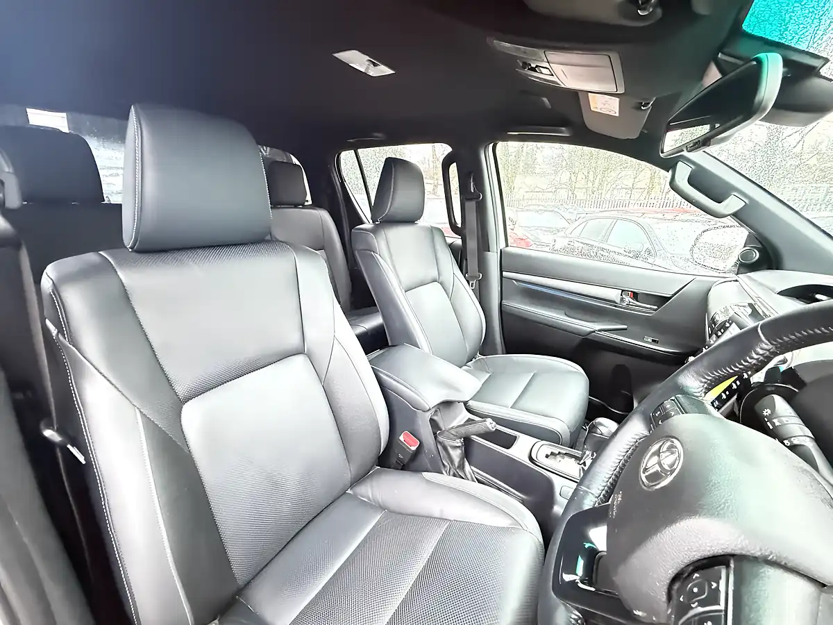 Used 2023 Toyota Hi-Lux Invincible X Pure White - Interior and Exterior details 12