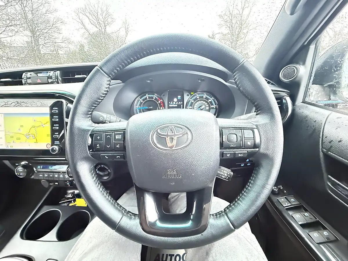 Used 2023 Toyota Hi-Lux Invincible X Pure White - Interior and Exterior details 13