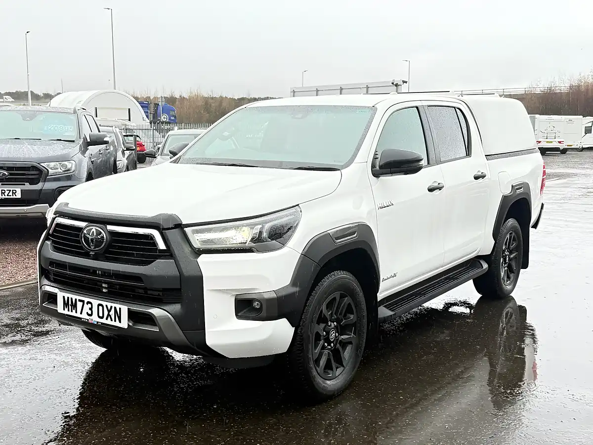 Used 2023 Toyota Hi-Lux Invincible X Pure White - Interior and Exterior details 3