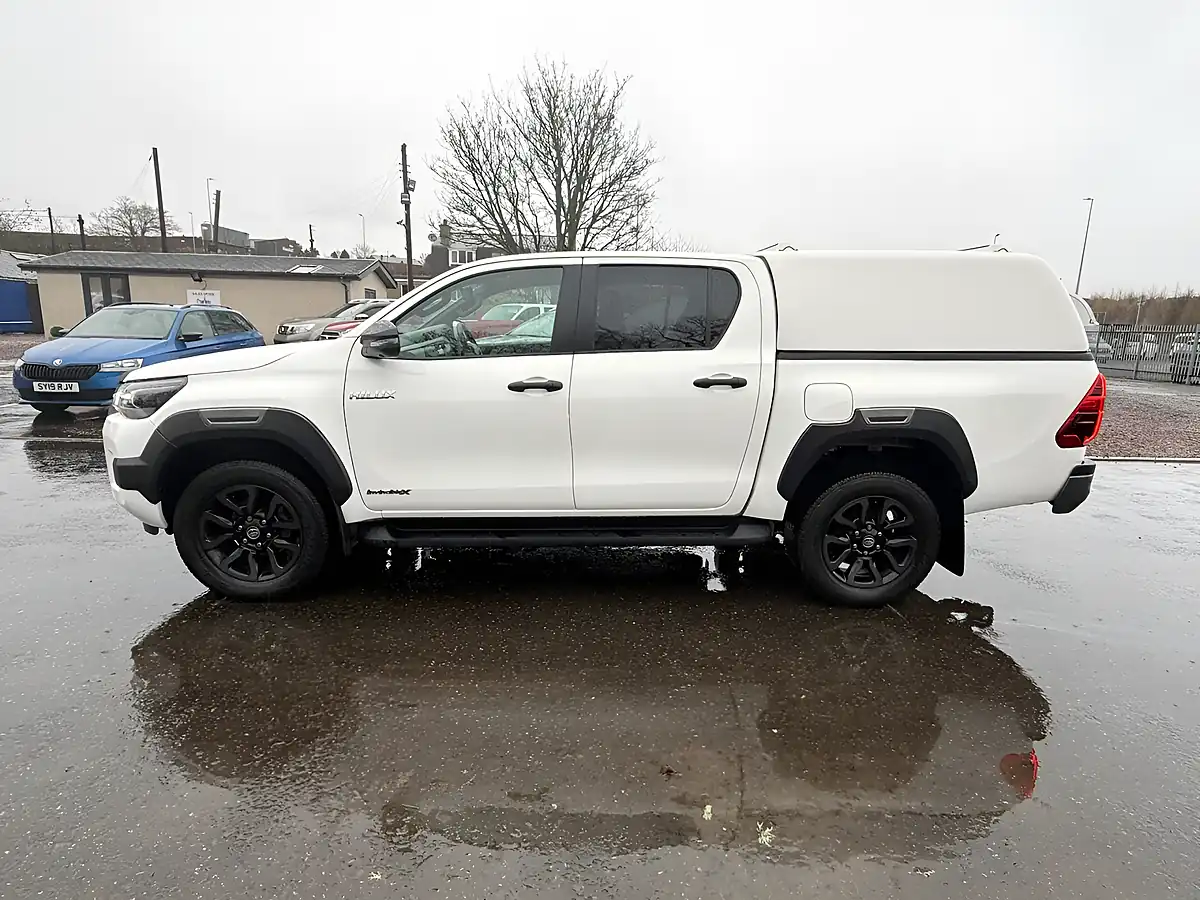 Used 2023 Toyota Hi-Lux Invincible X Pure White - Interior and Exterior details 4