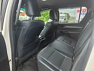 Used 2023 Toyota Hi-Lux Invincible X White - Interior and Exterior details 10