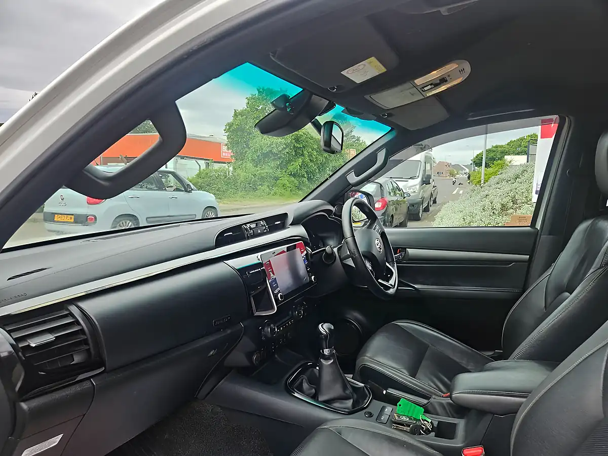 Used 2023 Toyota Hi-Lux Invincible X White - Interior and Exterior details 12