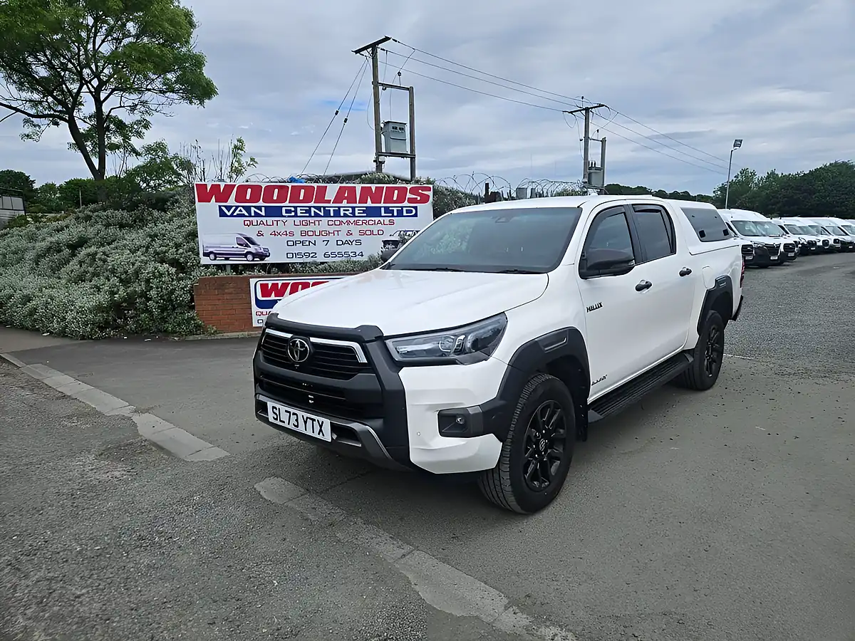 Used 2023 Toyota Hi-Lux Invincible X White - Interior and Exterior details 4