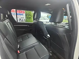 Used 2023 Toyota Hi-Lux Invincible X White - Interior and Exterior details 9