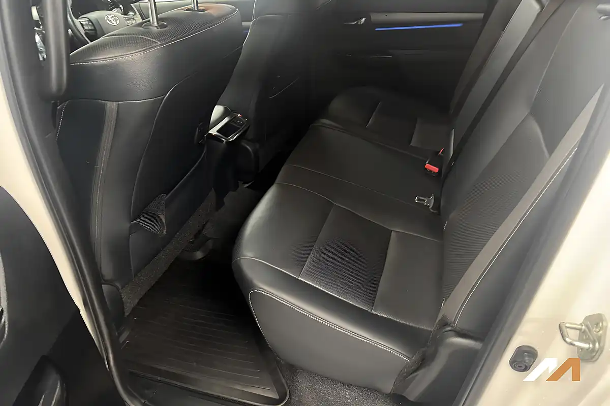 Used 2023 Toyota Hilux Invincible X White - Interior and Exterior details 17