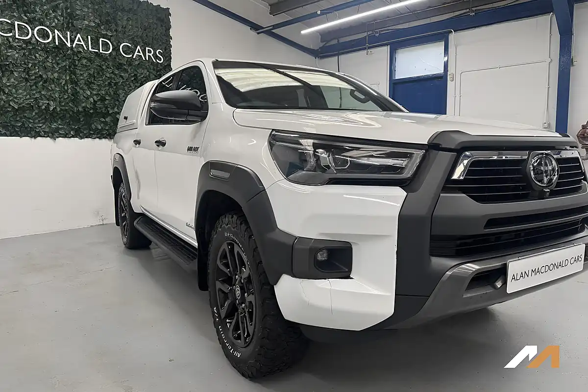 Used 2023 Toyota Hilux Invincible X White - Interior and Exterior details 2