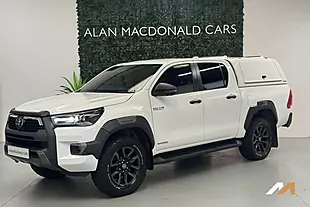Used 2023 Toyota Hilux Invincible X White - Interior and Exterior details 3