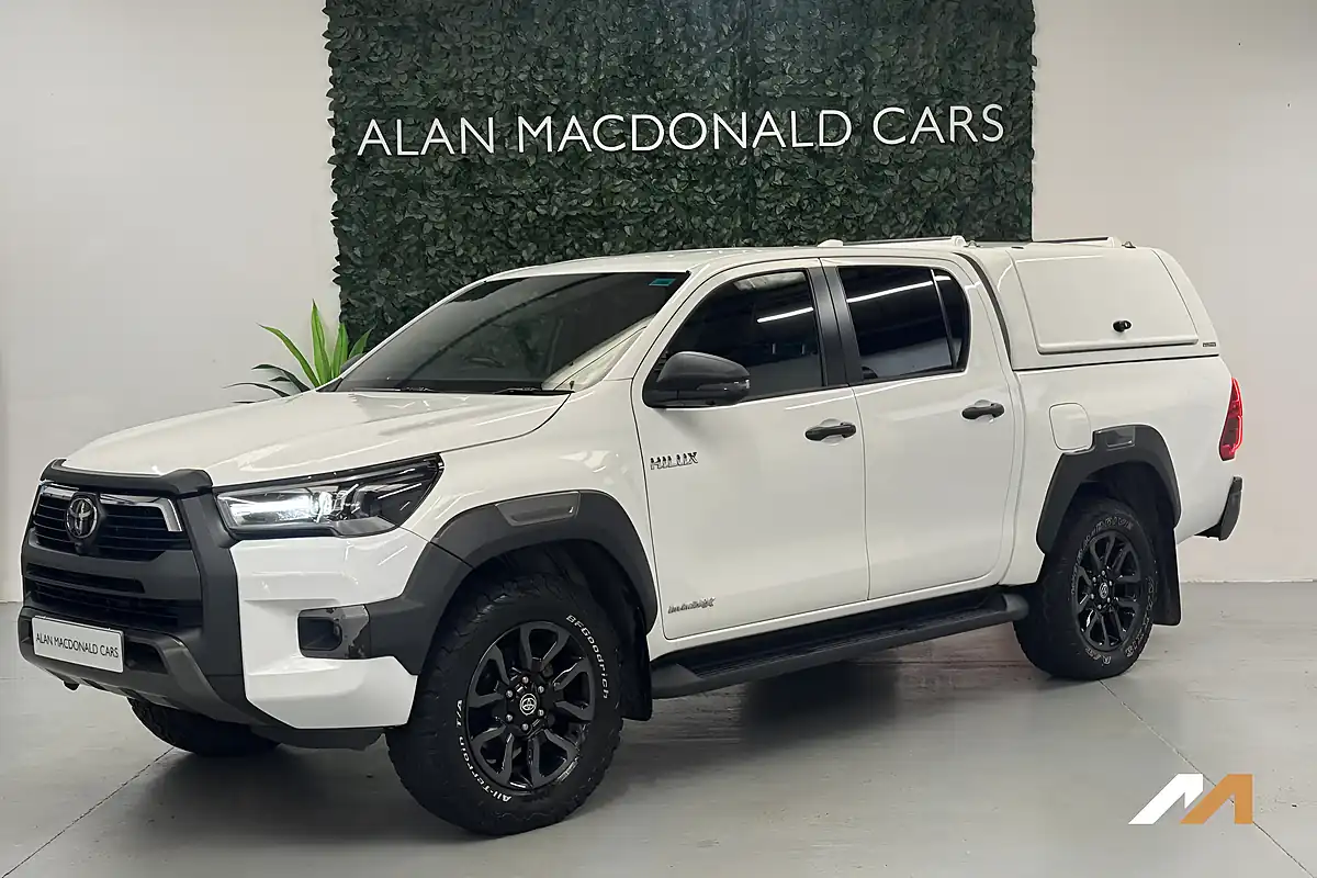 Used 2023 Toyota Hilux Invincible X White - Interior and Exterior details 3