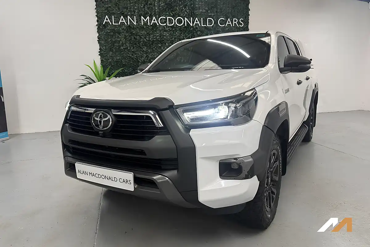 Used 2023 Toyota Hilux Invincible X White - Interior and Exterior details 5
