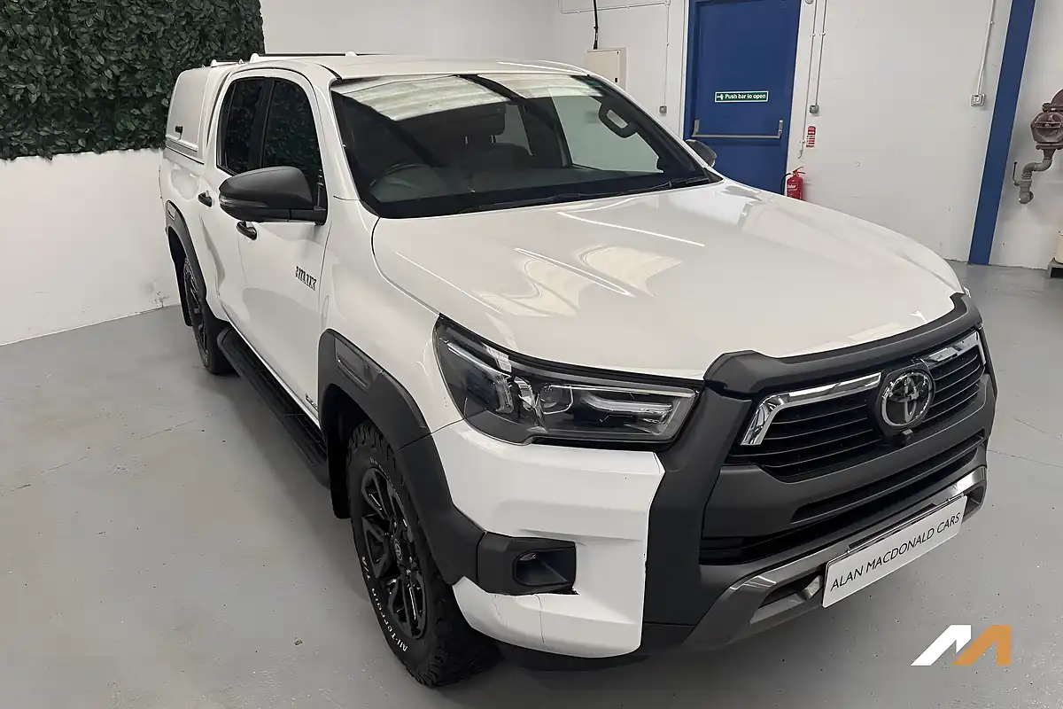 Used 2023 Toyota Hilux Invincible X White - Interior and Exterior details 6