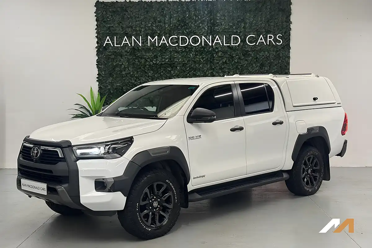 Used 2023 Toyota Hilux Invincible X White - Interior and Exterior details 8