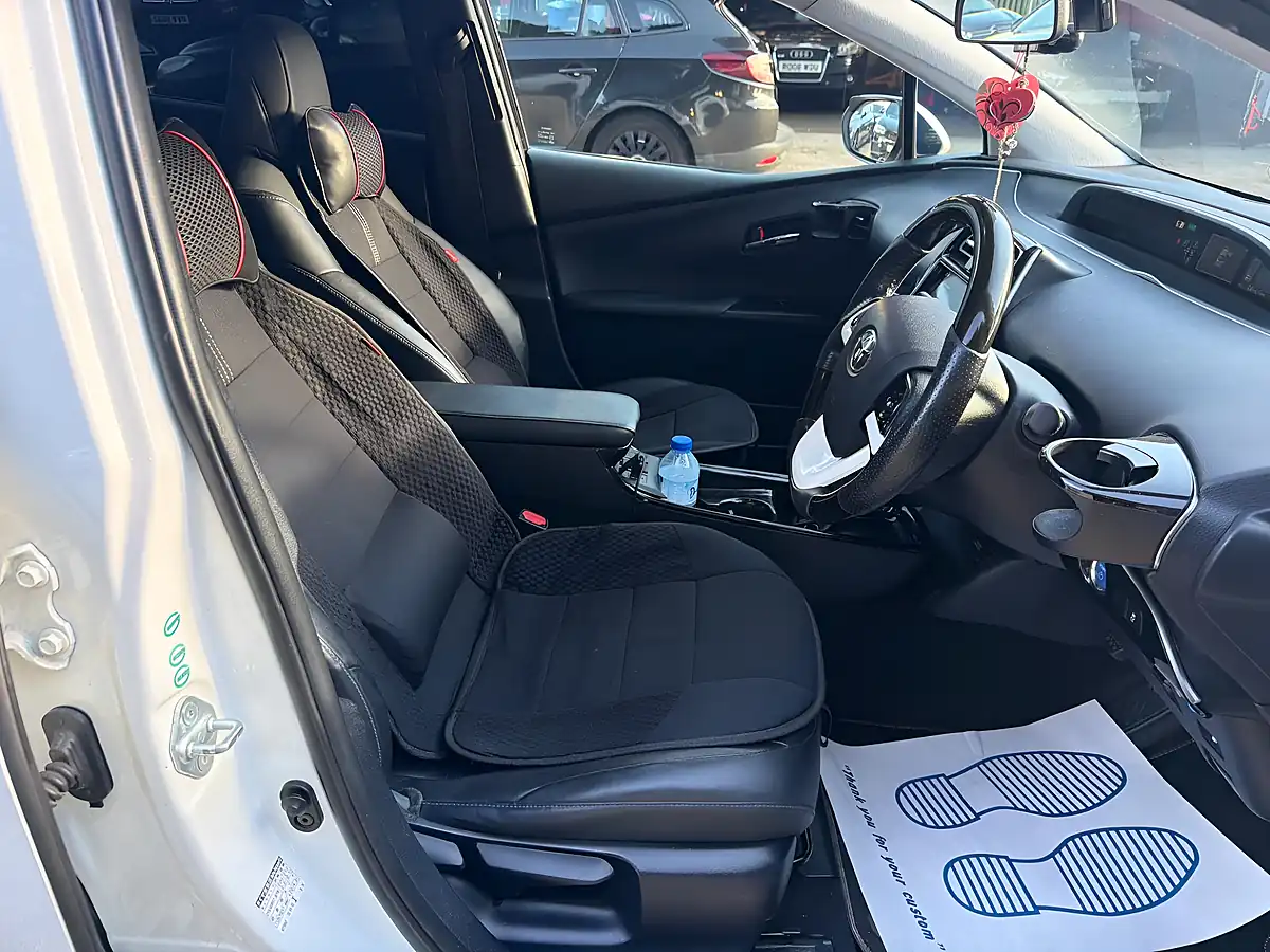 Used 2023 Toyota Prius White - Interior and Exterior details 10