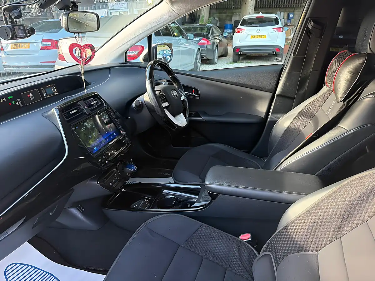 Used 2023 Toyota Prius White - Interior and Exterior details 14