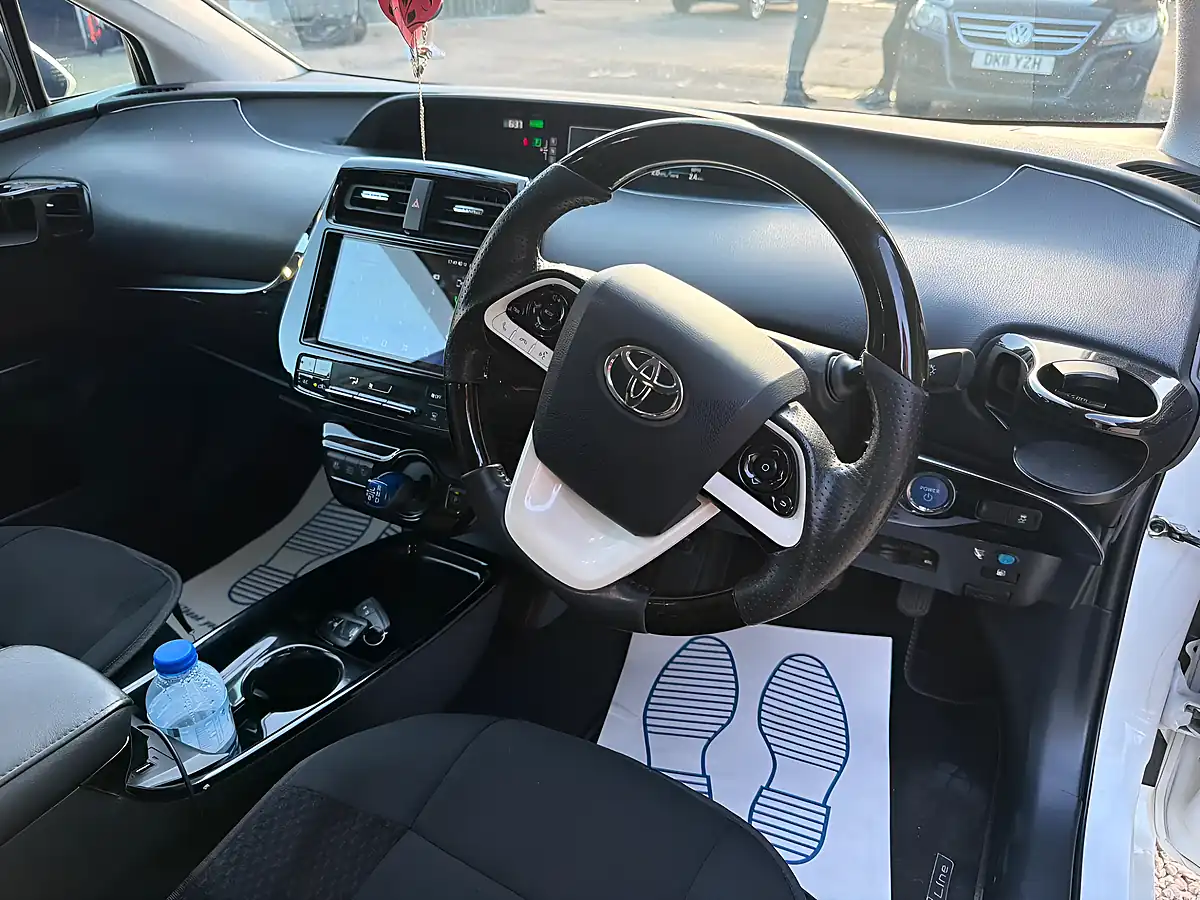 Used 2023 Toyota Prius White - Interior and Exterior details 8