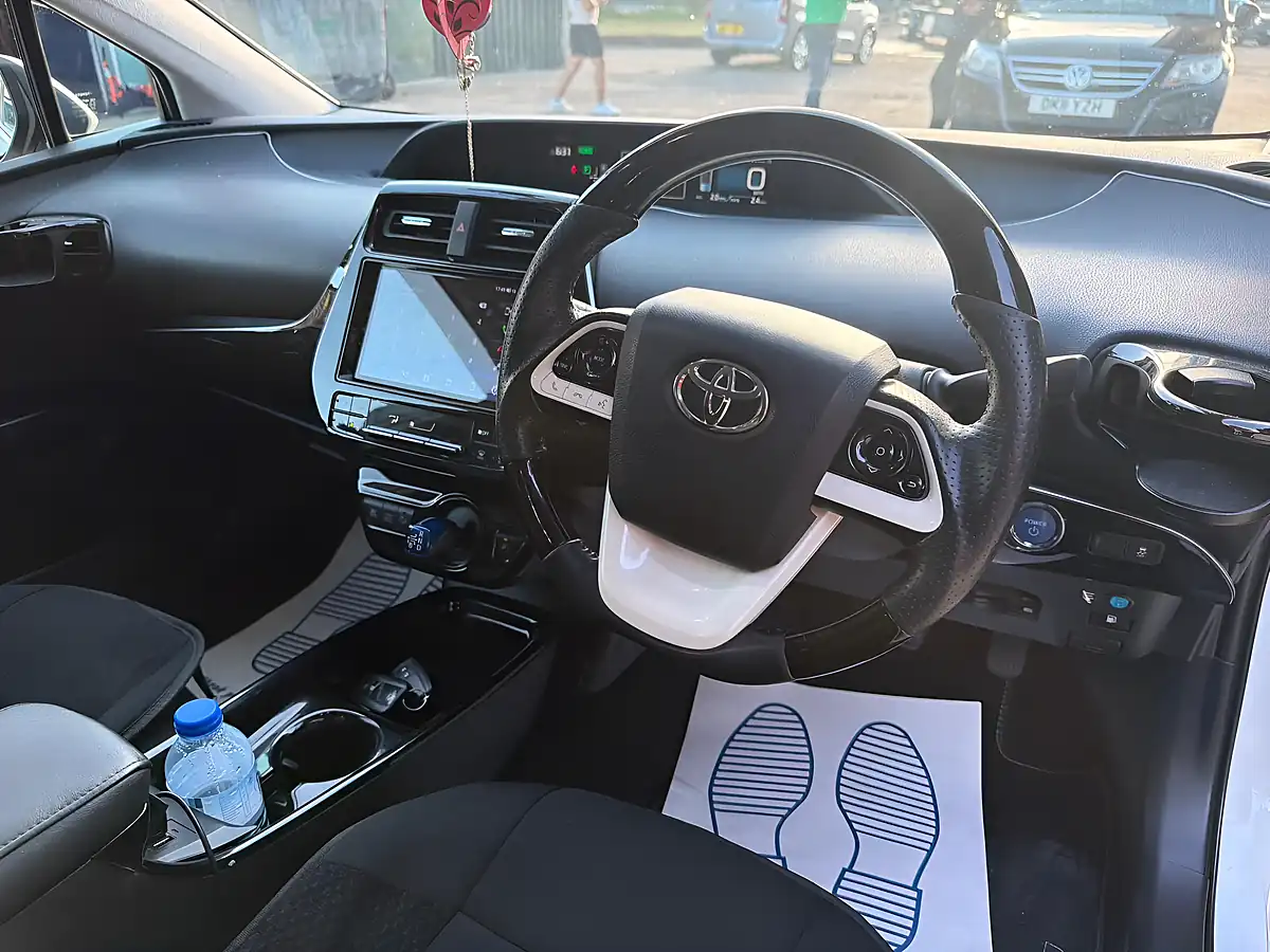 Used 2023 Toyota Prius White - Interior and Exterior details 9
