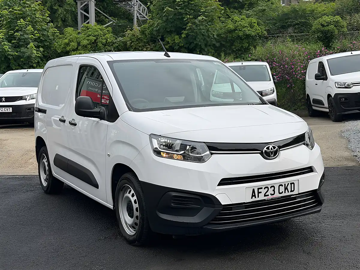 Used 2023 Toyota Proace Active Short Panel Van White - Front View