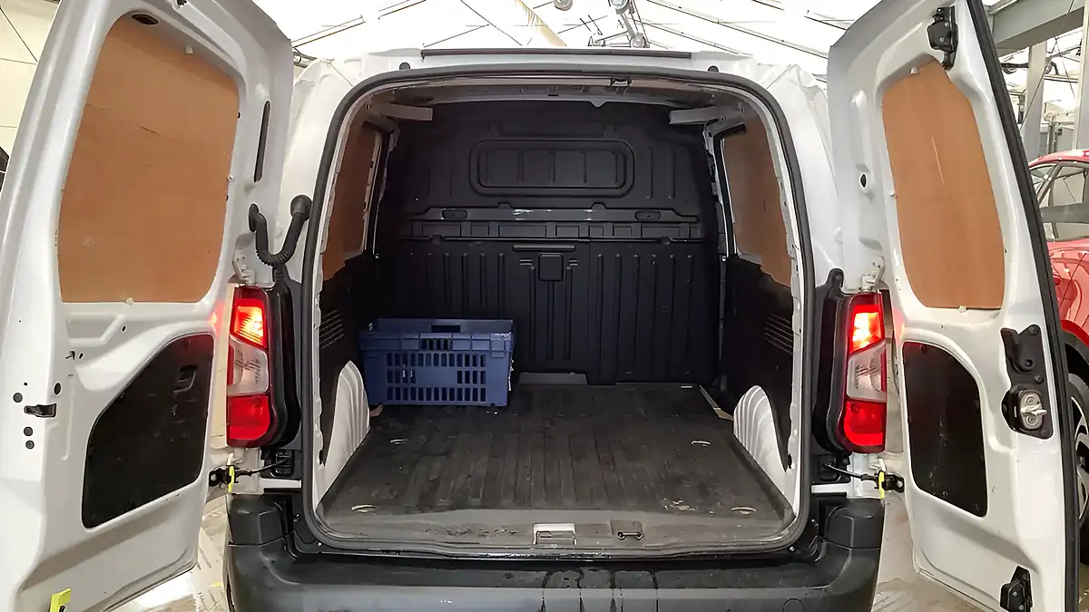 Used 2023 Toyota Proace City Active White - Interior and Exterior details 4