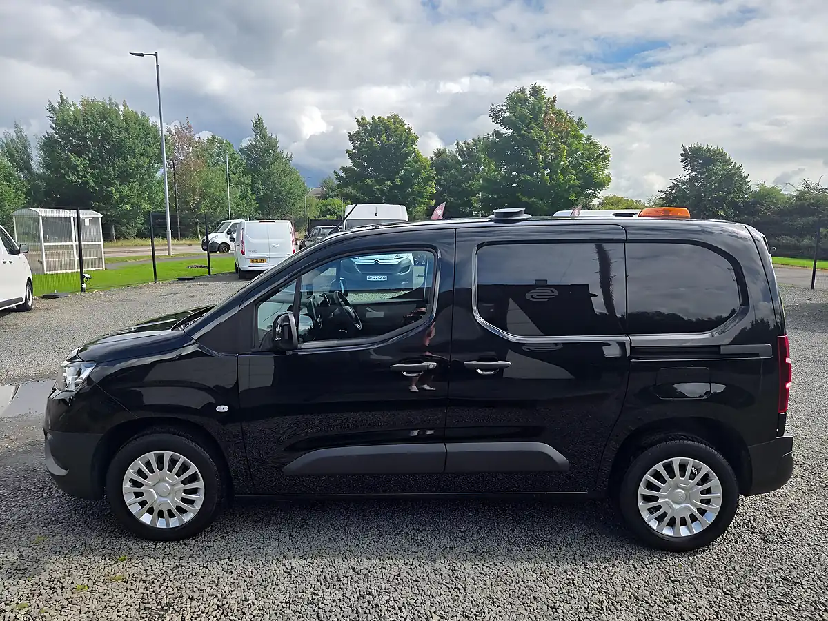 Used 2023 Toyota Proace City Icon Black - Interior and Exterior details 10