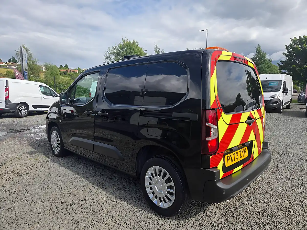 Used 2023 Toyota Proace City Icon Black - Interior and Exterior details 12