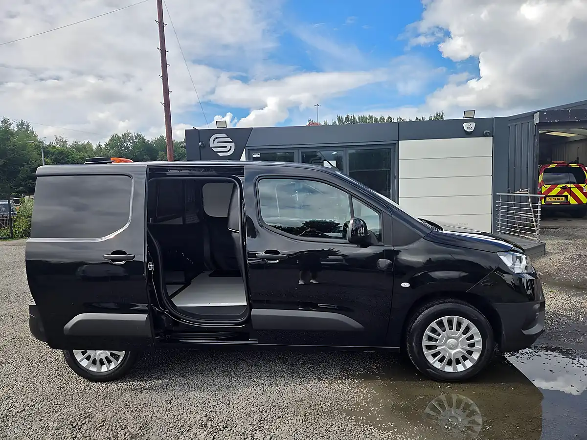 Used 2023 Toyota Proace City Icon Black - Interior and Exterior details 4