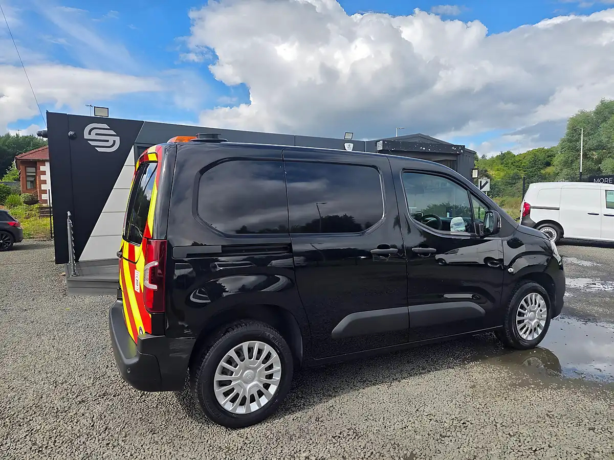 Used 2023 Toyota Proace City Icon Black - Interior and Exterior details 8
