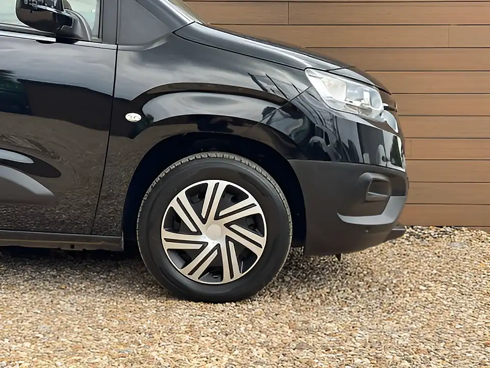 Used 2023 Toyota Proace City Icon Black - Interior and Exterior details 11