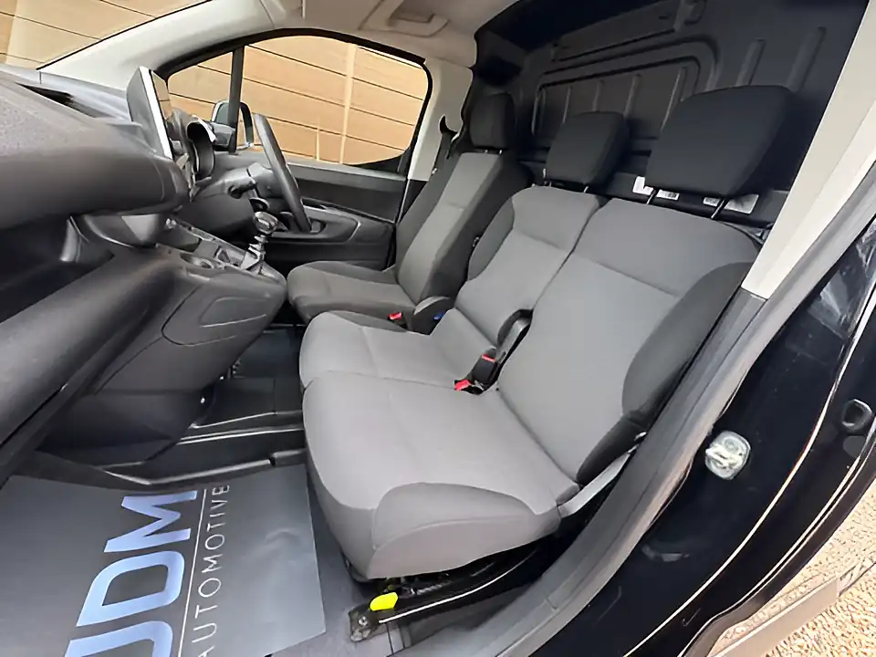 Used 2023 Toyota Proace City Icon Black - Interior and Exterior details 20
