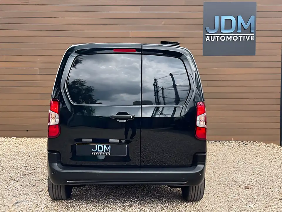 Used 2023 Toyota Proace City Icon Black - Interior and Exterior details 4