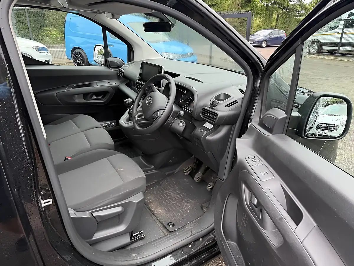 Used 2023 Toyota Proace City Icon Black - Interior and Exterior details 11