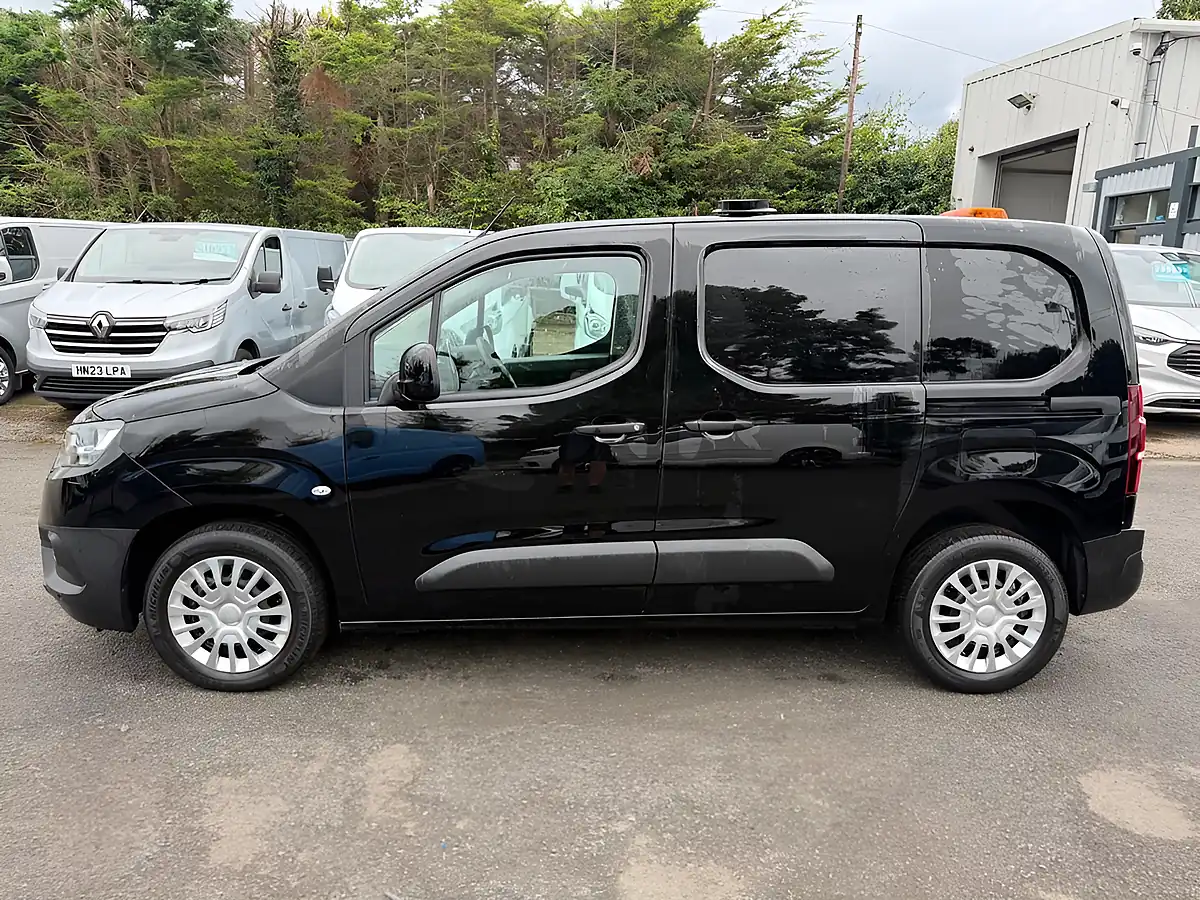 Used 2023 Toyota Proace City Icon Black - Interior and Exterior details 5