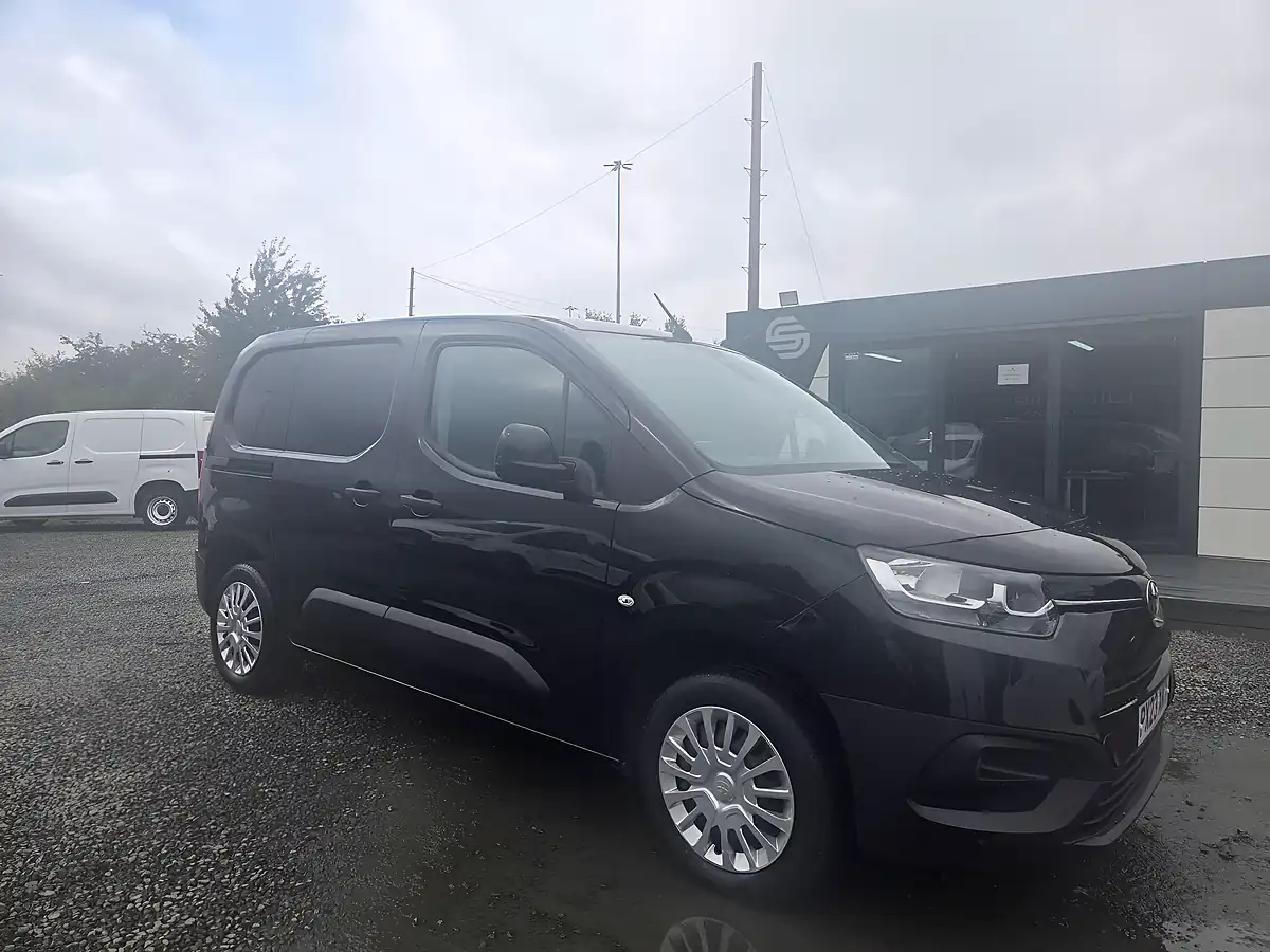 Used 2023 Toyota Proace City Icon Black - Front View