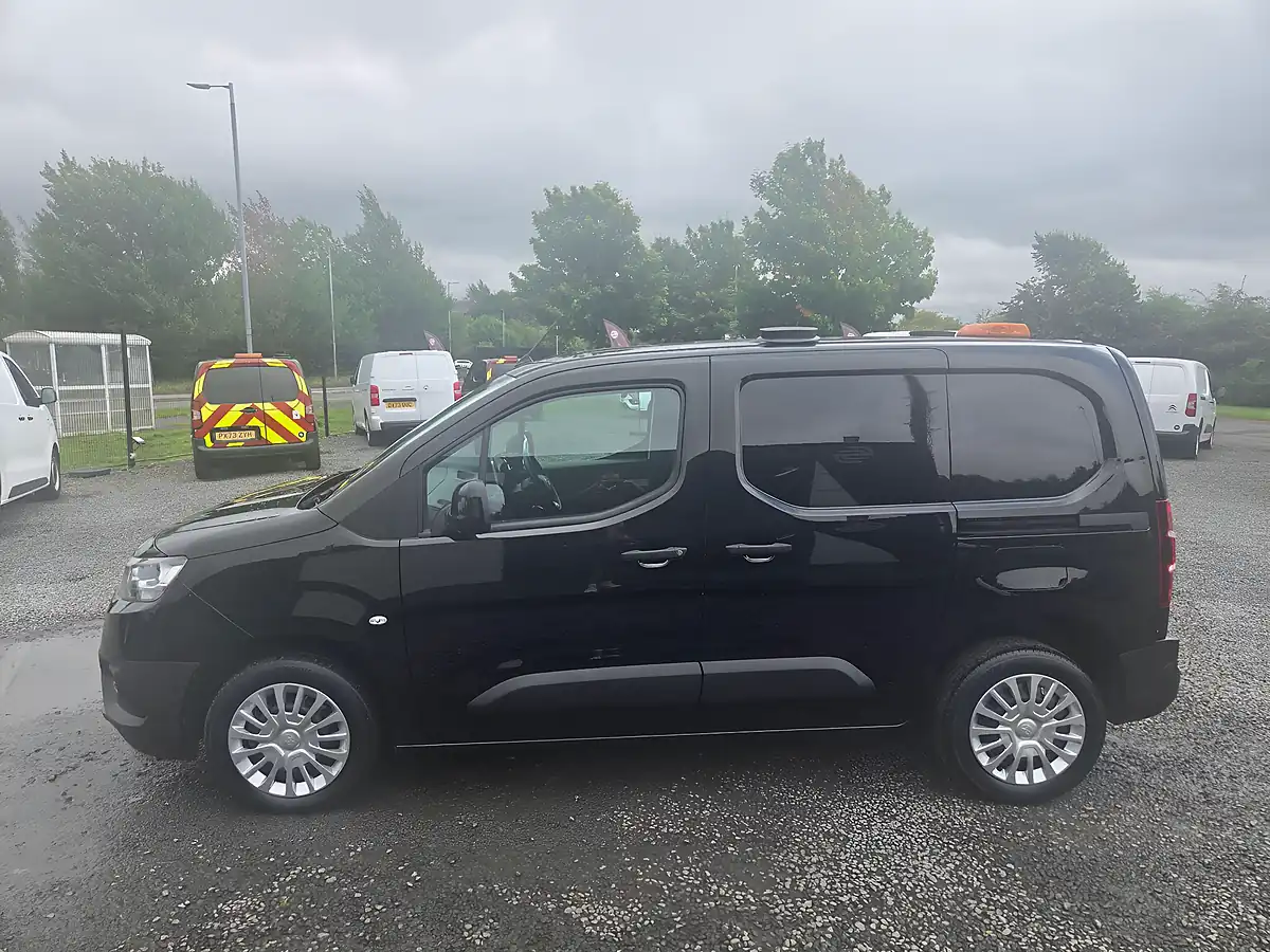 Used 2023 Toyota Proace City Icon Black - Interior and Exterior details 10