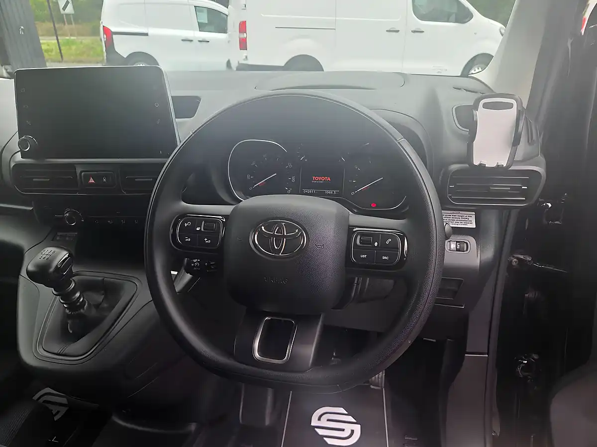 Used 2023 Toyota Proace City Icon Black - Interior and Exterior details 16