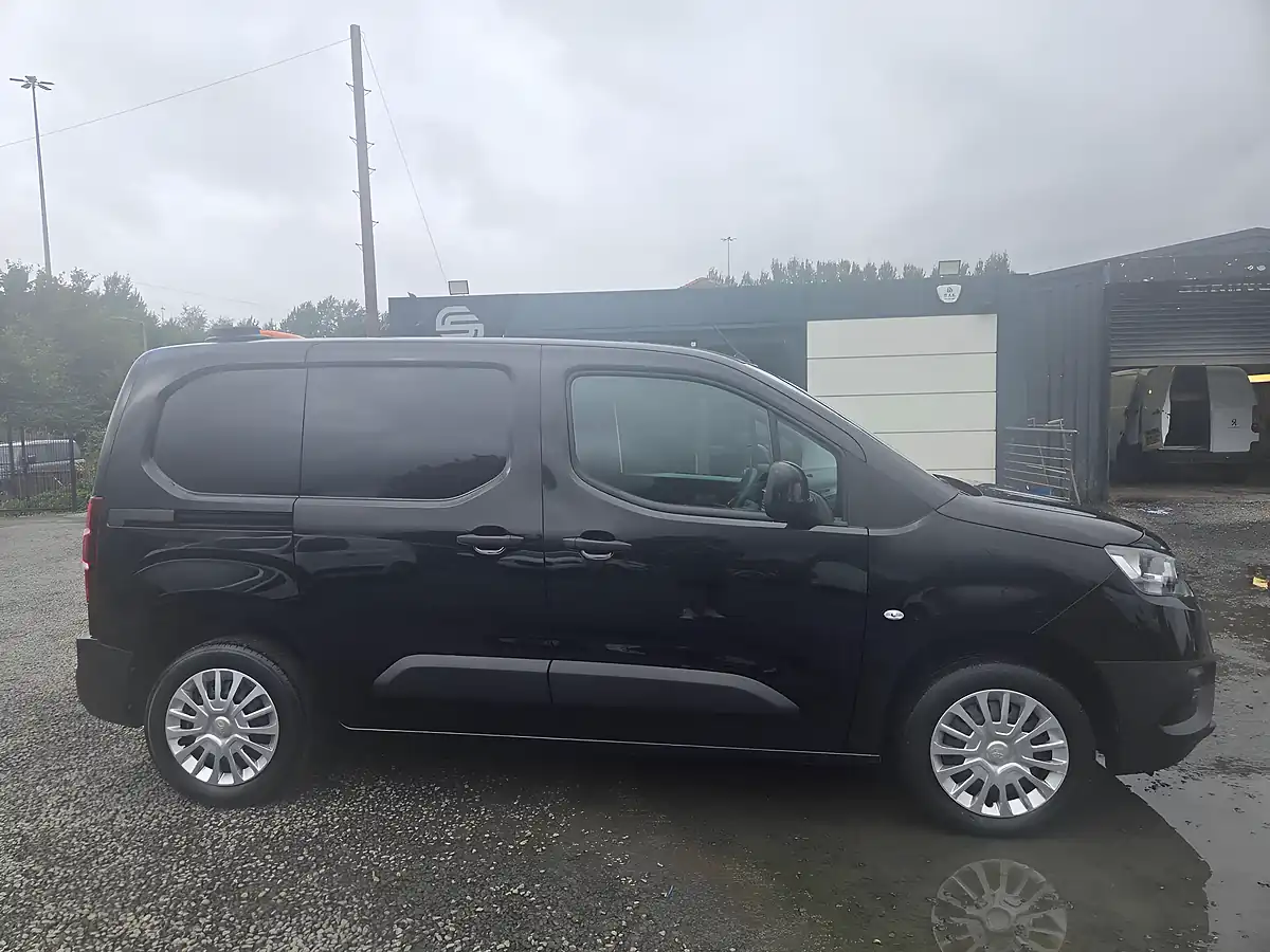 Used 2023 Toyota Proace City Icon Black - Interior and Exterior details 3