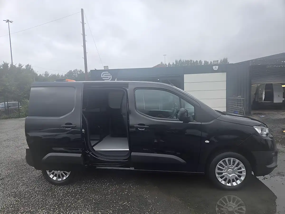 Used 2023 Toyota Proace City Icon Black - Interior and Exterior details 4