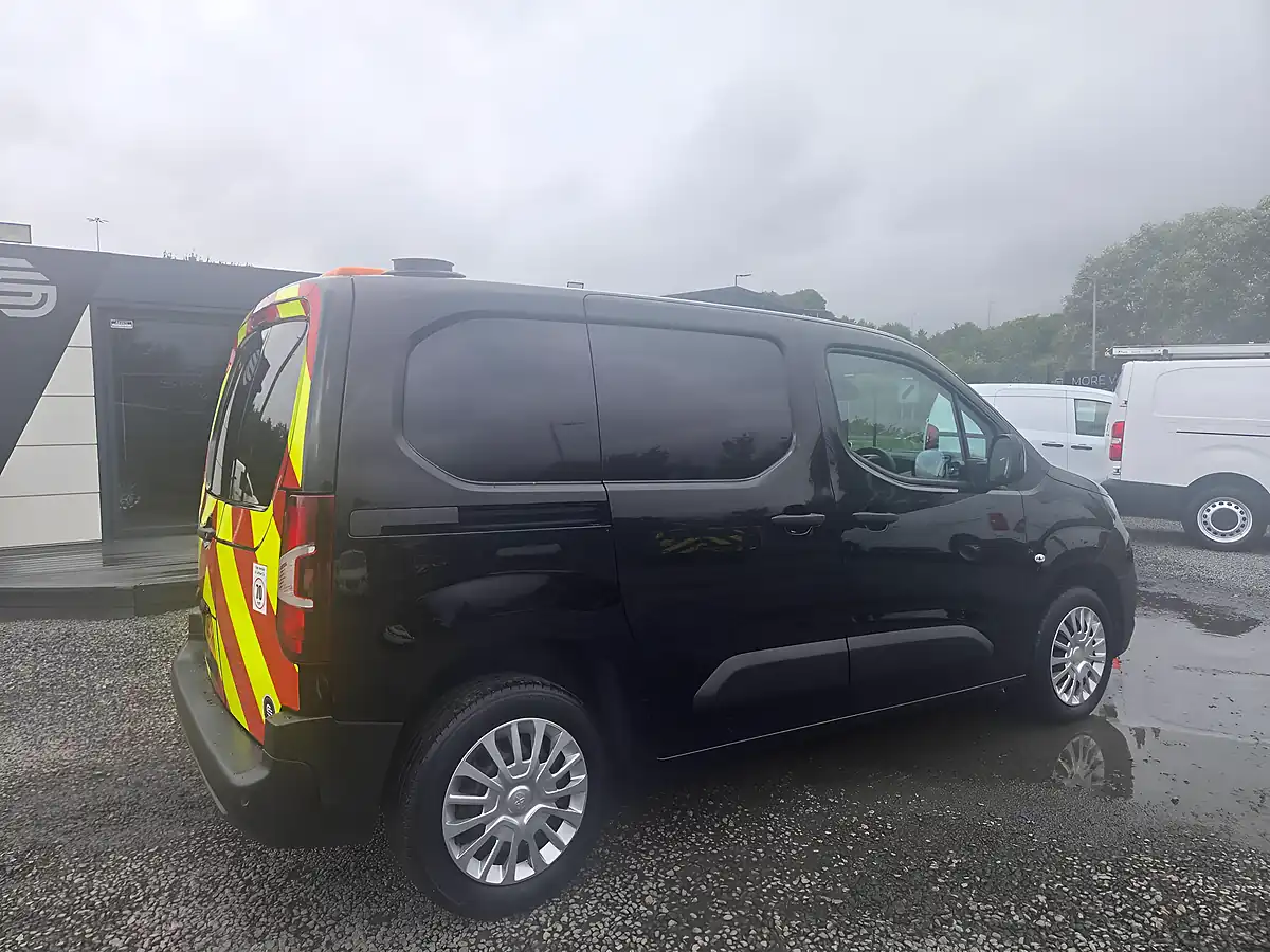 Used 2023 Toyota Proace City Icon Black - Interior and Exterior details 8
