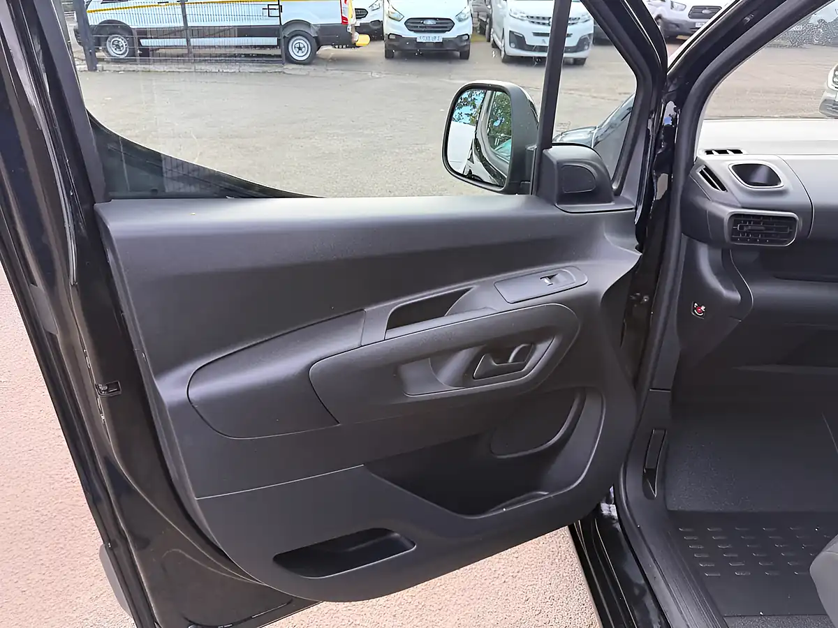 Used 2023 Toyota Proace City Icon Black - Interior and Exterior details 16