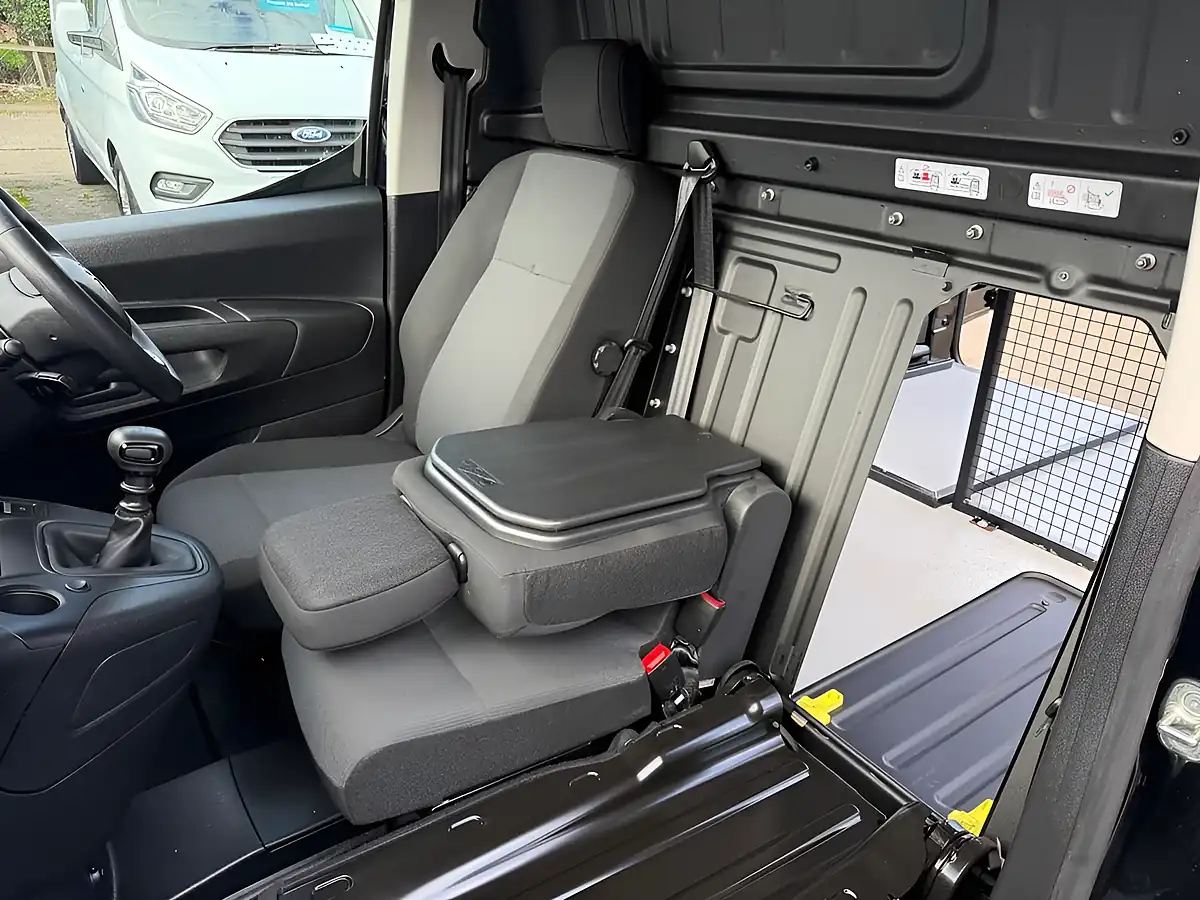 Used 2023 Toyota Proace City Icon Black - Interior and Exterior details 6