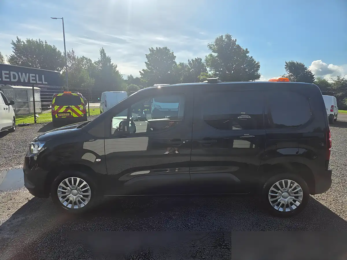 Used 2023 Toyota Proace City Icon Short Panel Van Swb Black - Interior and Exterior details 10